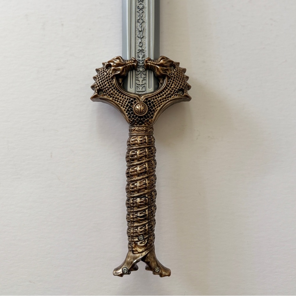 Factory Entertainment Wonder Woman God Killer Sword Scaled Replica - Picture 3 of 6